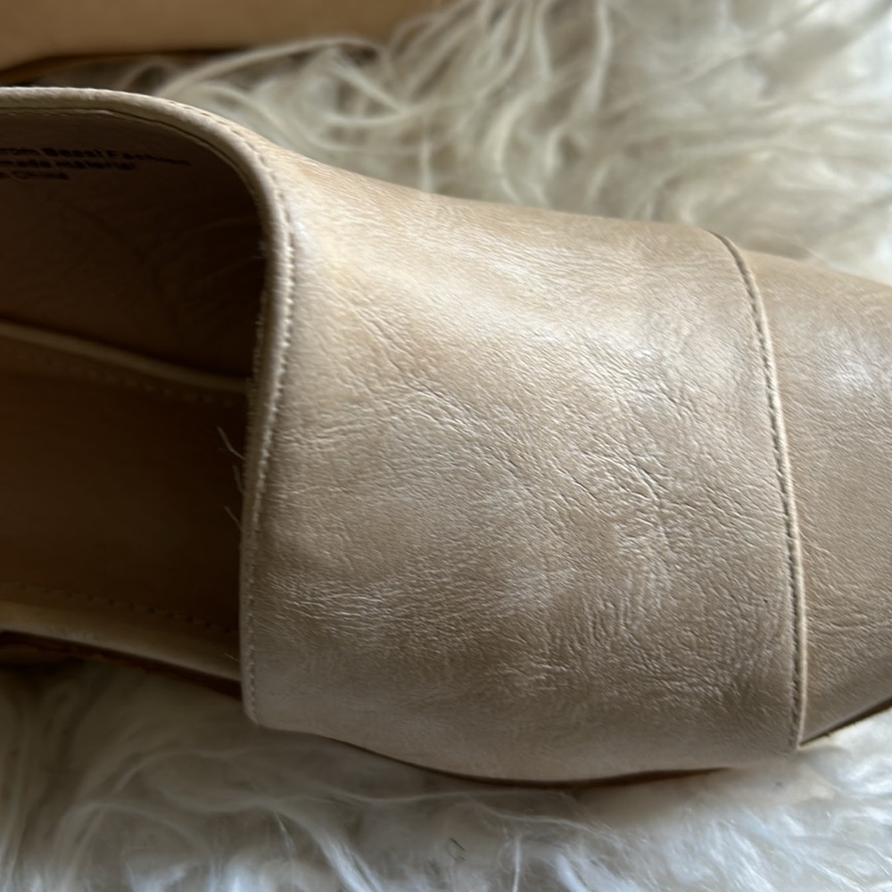 Distress faux leather slip on shoe by BEAST Size 6.5 - Picture 4 of 7